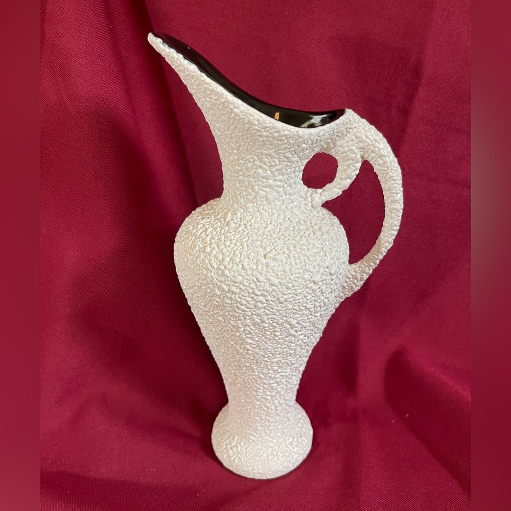 Vintage Romco USA Rocky Mtn. Pottery Vase Ewer Pitcher Confetti Splatter White